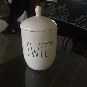 Sweet container Rae Dunn